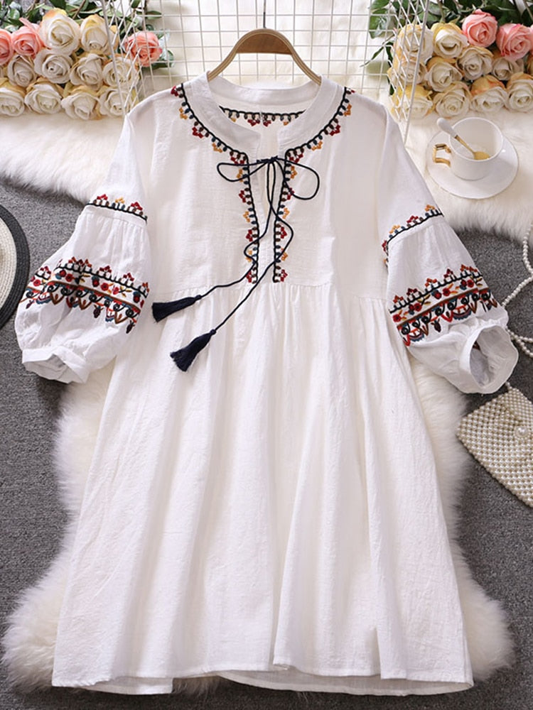 Women Summer Dress Vintage Ethnic Embroidery V-neck Lace Up